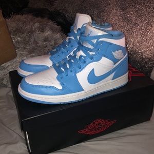 Retro Jordan 1’s baby blue size 7 men’s 8 women’s